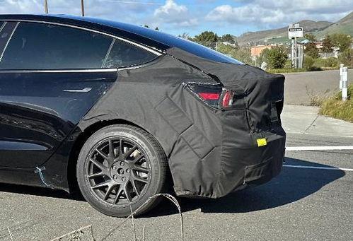 最新爆料特斯拉,自动驾驶系统升级，未来出行新篇章即将开启”